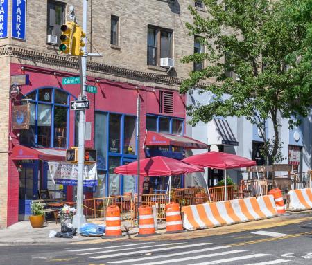 181st St, The Heights, Sidewalk Cafe
